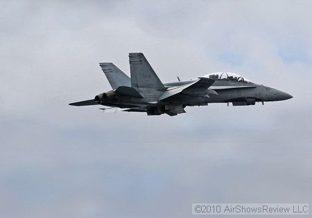 CF-18B Hornet that started the air show on Saturday.